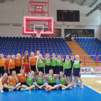 Basketbal dívky kat. IV společné foto