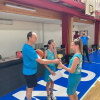 Basketbal dívky kat. III předávání cen ředitelem soutěže Petrem Kovářem